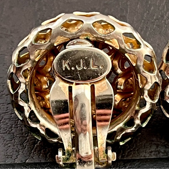 🔴SOLD🔴 Vintage Kenneth Jay Lane domed clip on earrings - Picture 7 of 9